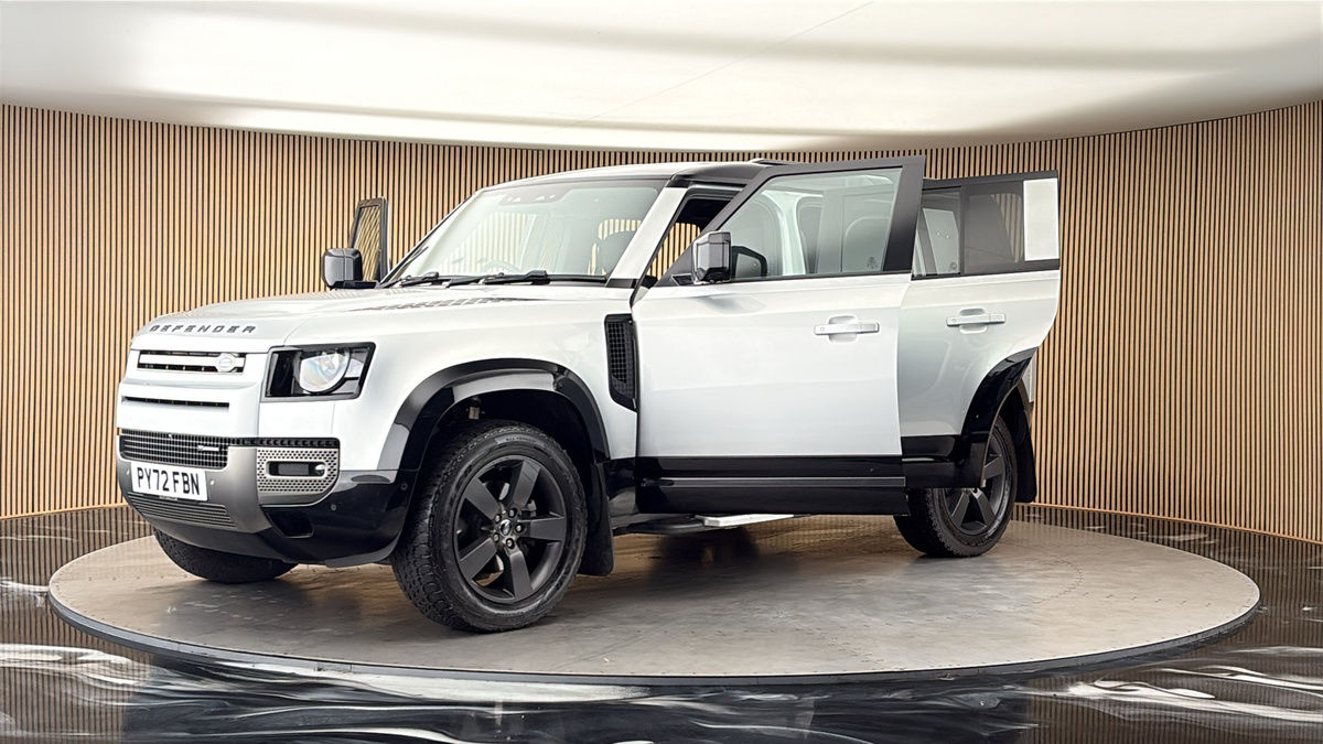 Land Rover Defender 110 Image 22