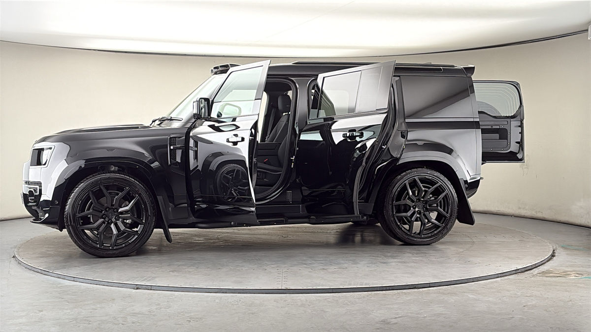More views of Land Rover Defender 110