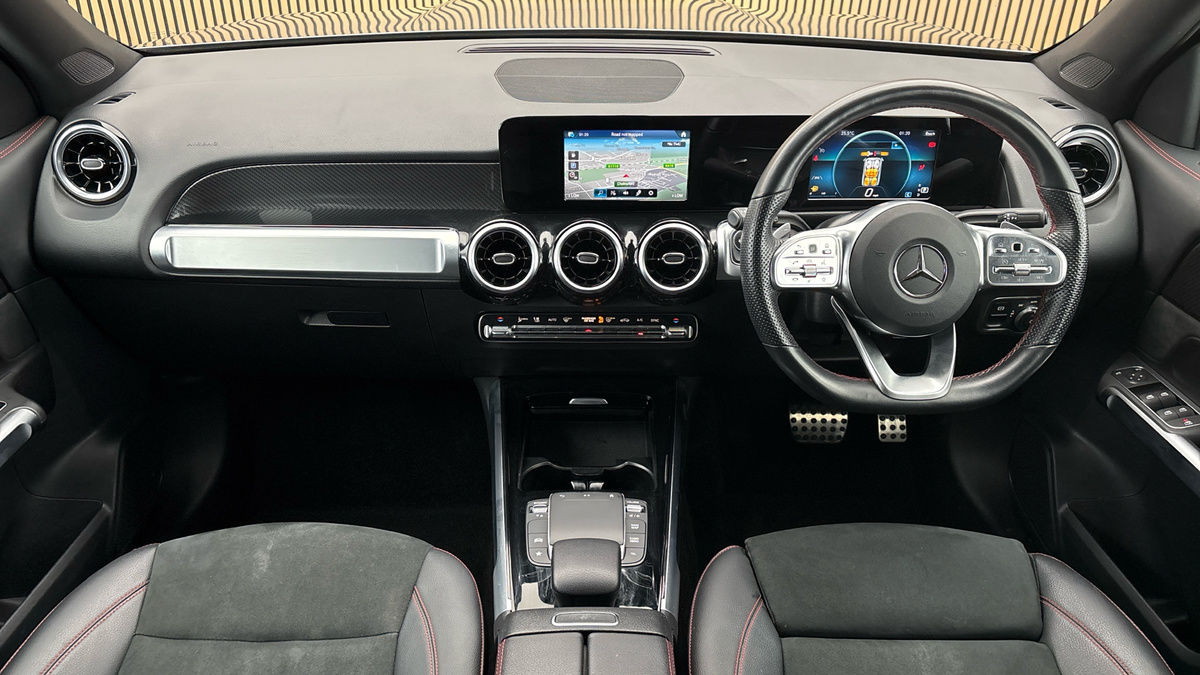 Mercedes-Benz GLB Image 12