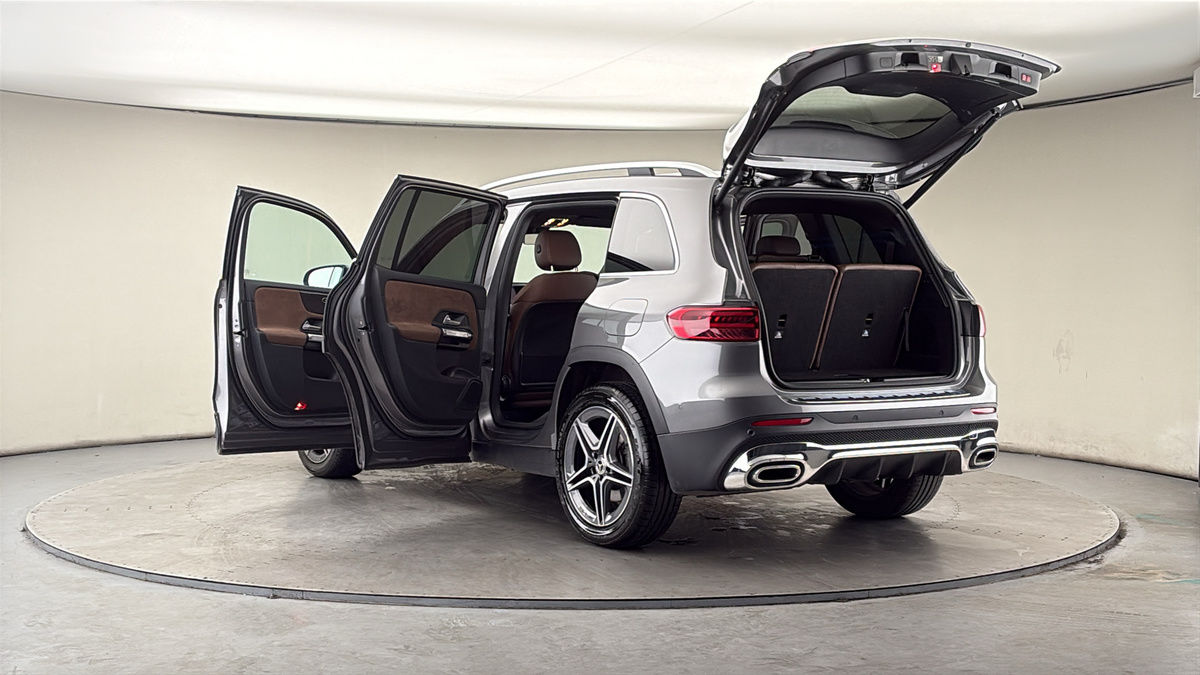 Mercedes-Benz GLB Image 23