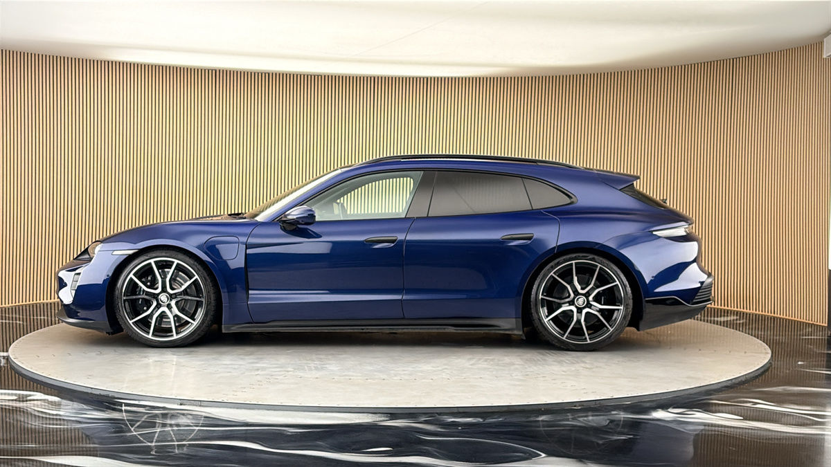 Porsche Taycan Image 16