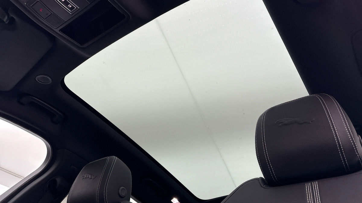 Jaguar F-PACE Image 6