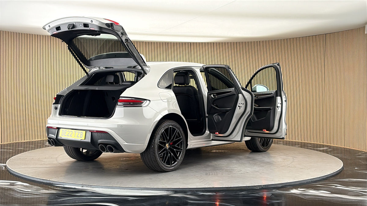 More views of Porsche Macan