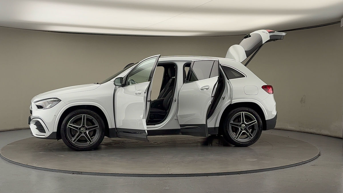 More views of Mercedes-Benz GLA