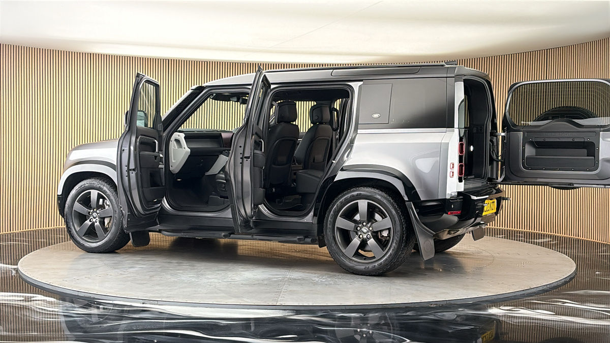 More views of Land Rover Defender 110