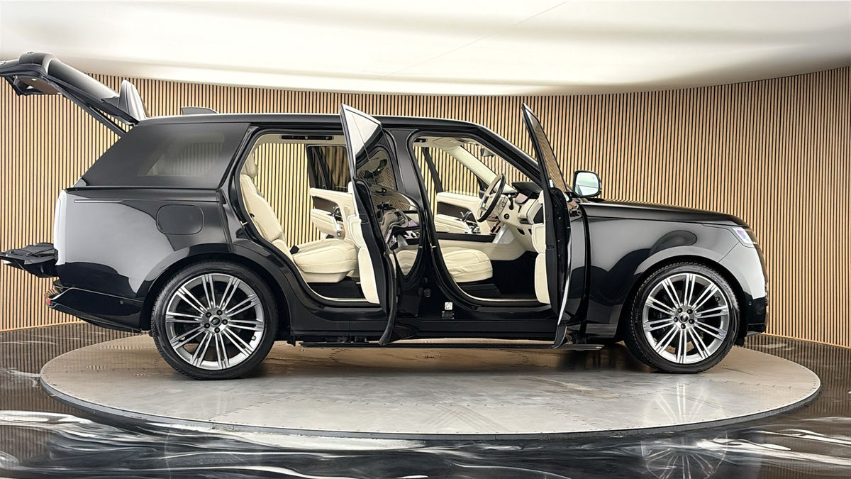 More views of Land Rover Range Rover