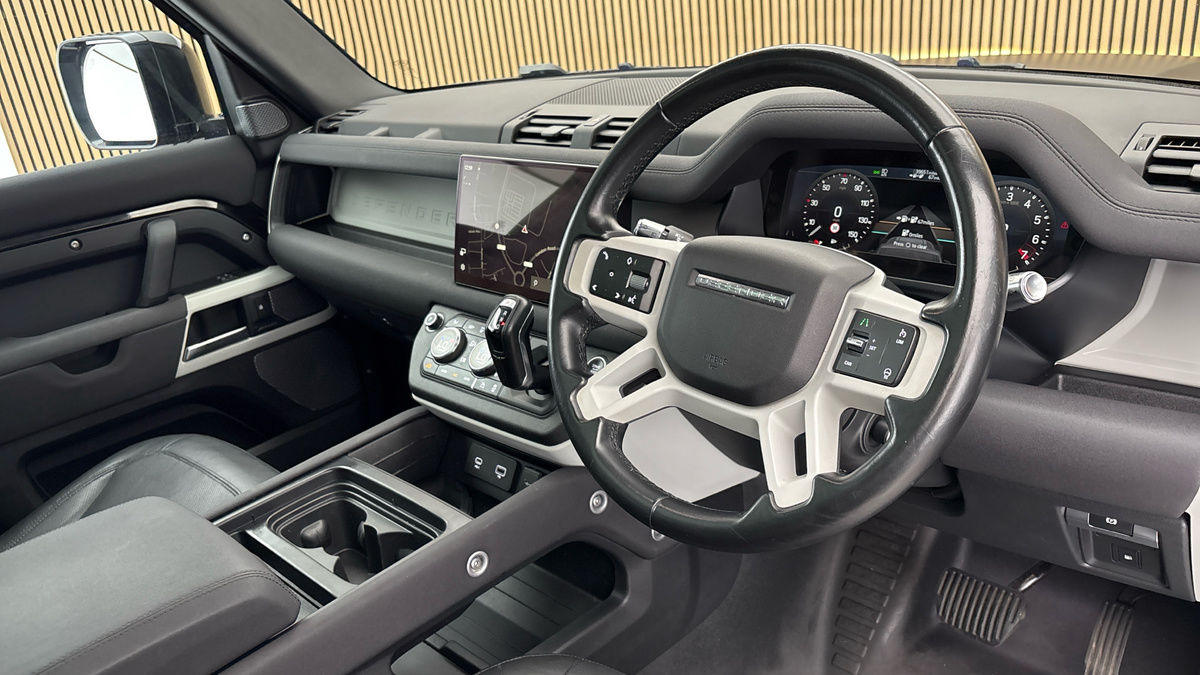 Land Rover Defender 110 Image 5