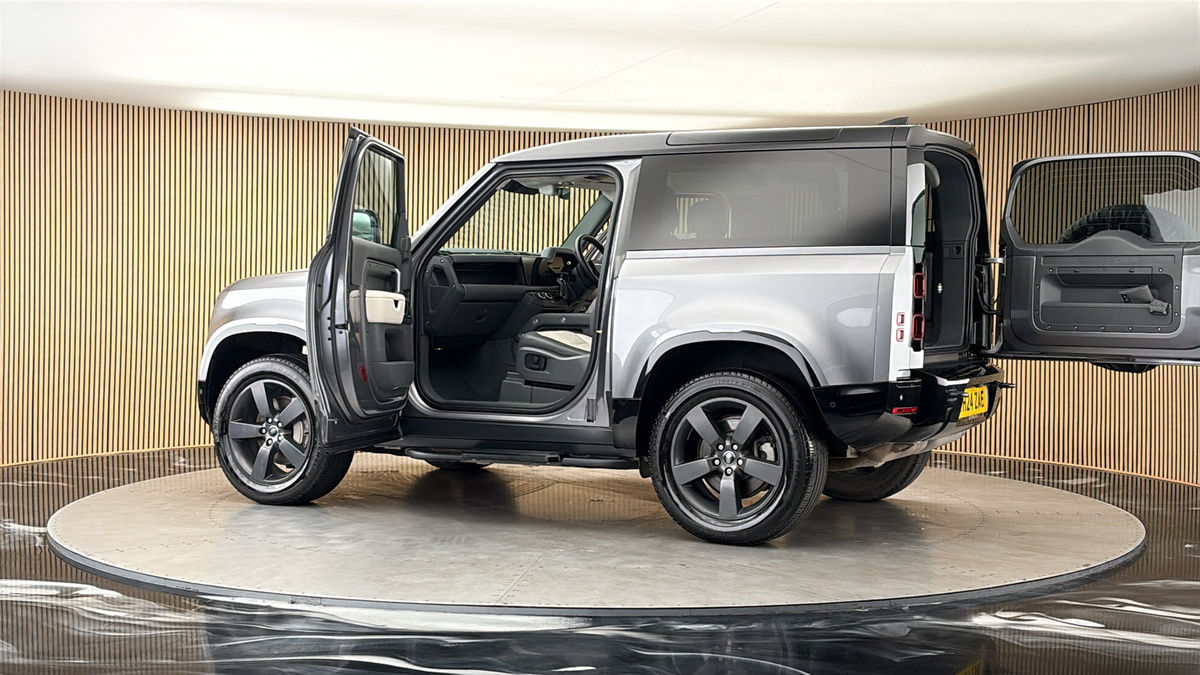 More views of Land Rover Defender 90
