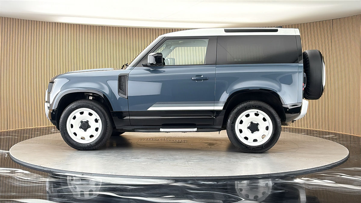 More views of Land Rover Defender 90