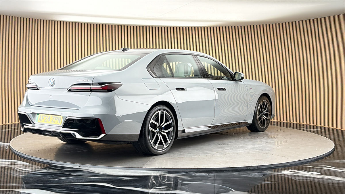 More views of BMW i7