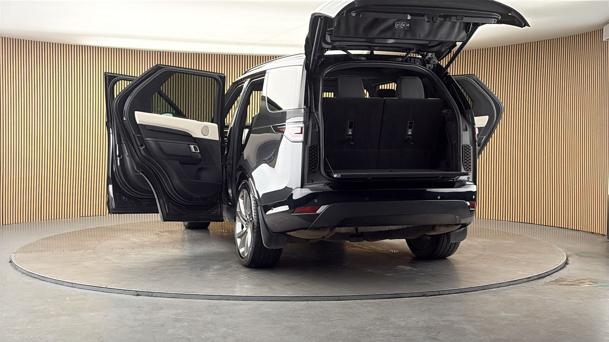 More views of Land Rover Discovery