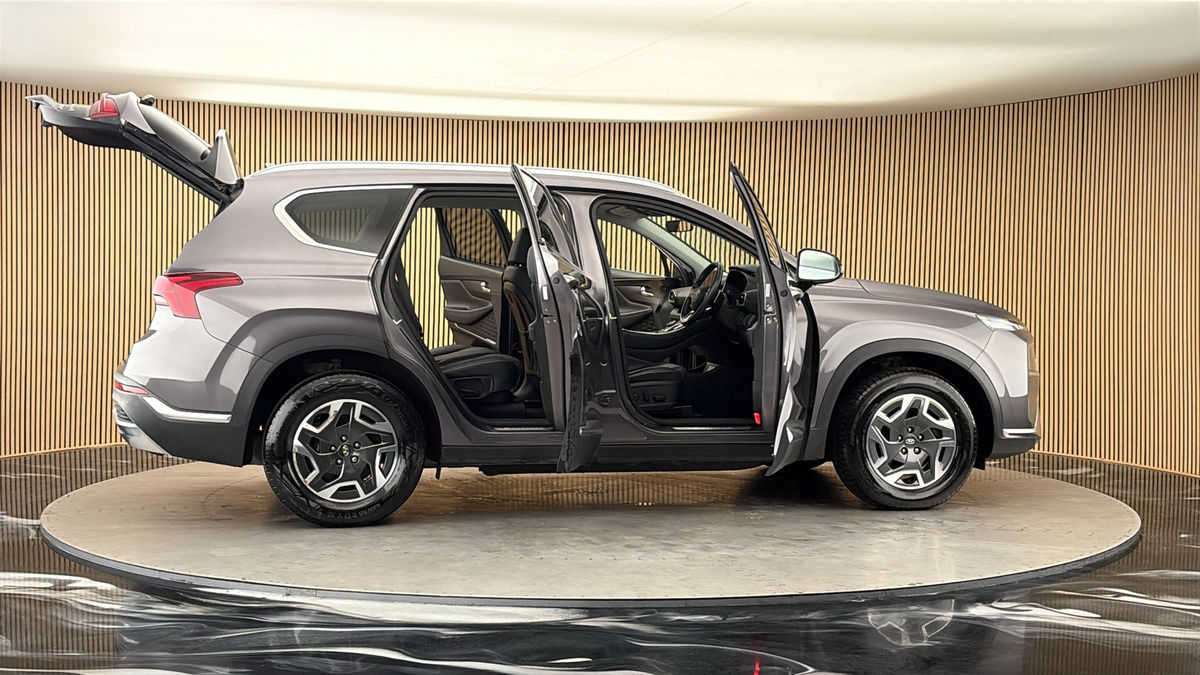 More views of Hyundai Santa Fe