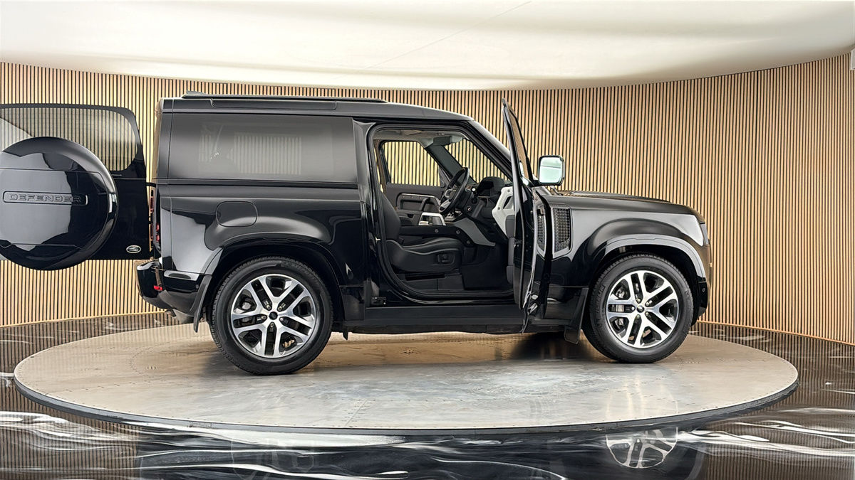 More views of Land Rover Defender 90