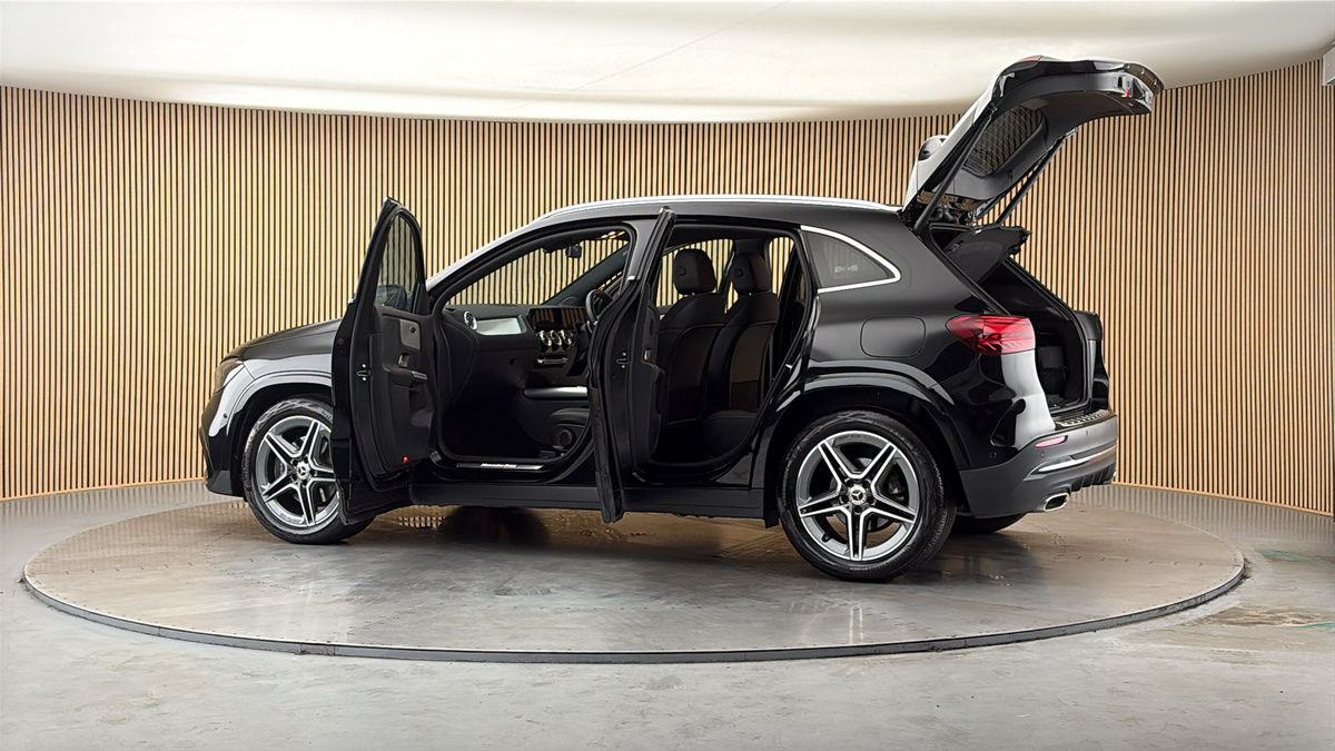 More views of Mercedes-Benz GLA