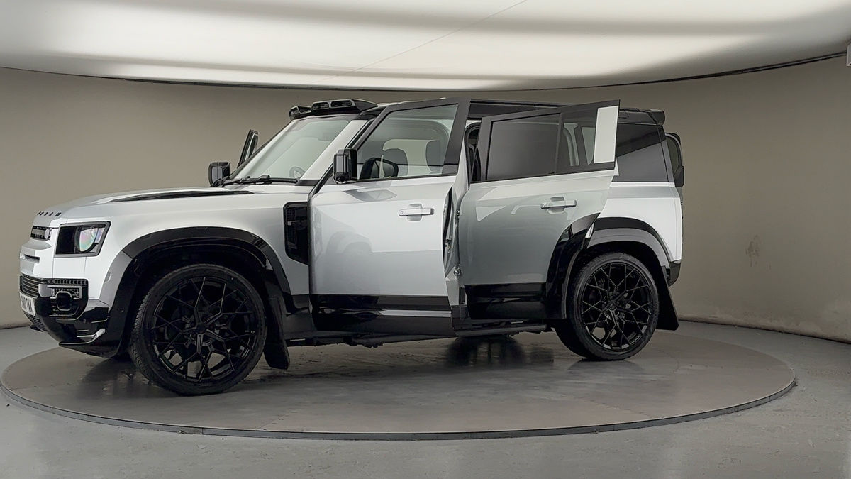 More views of Land Rover Defender 110