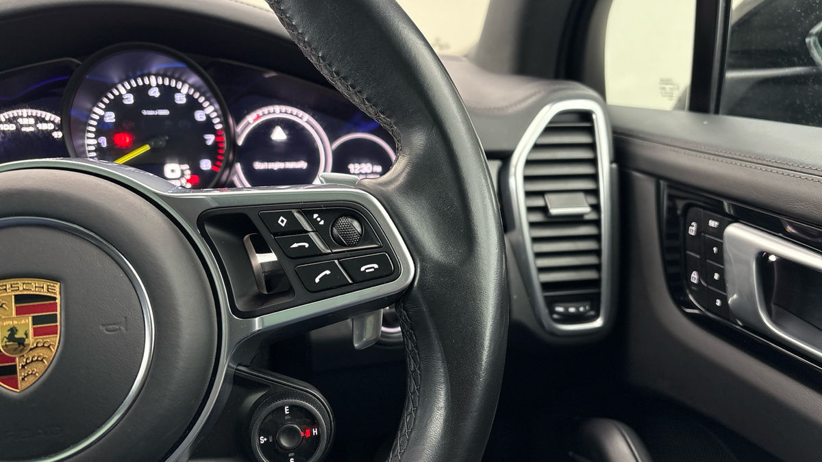 Porsche Cayenne Image 14