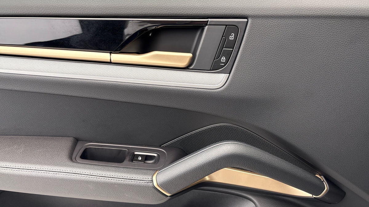 Porsche Cayenne Image 19