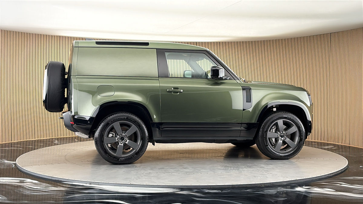 More views of Land Rover Defender 90