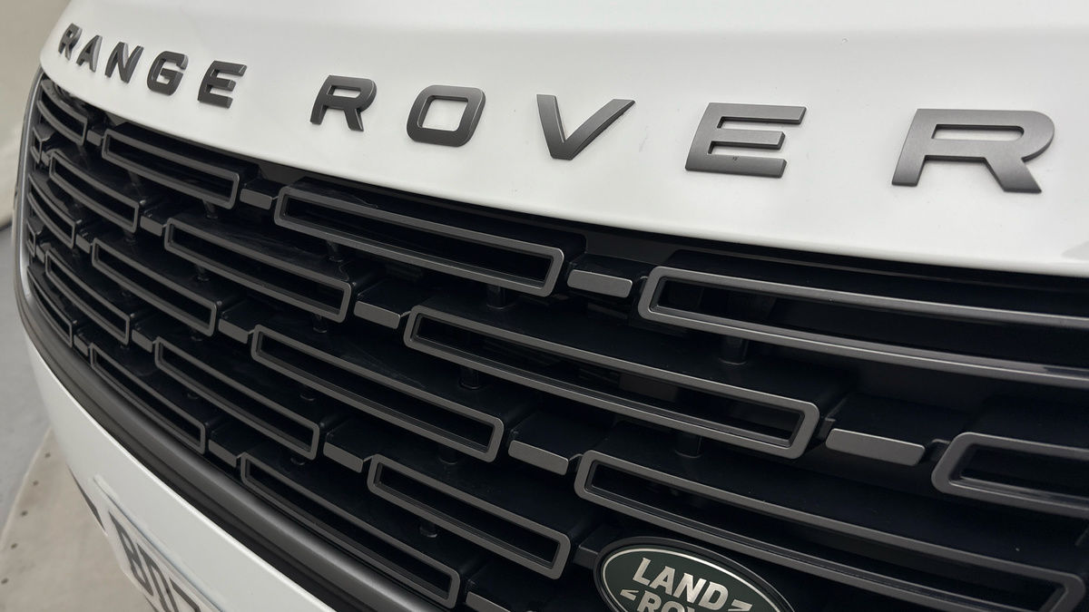 Land Rover Range Rover Velar Image 24