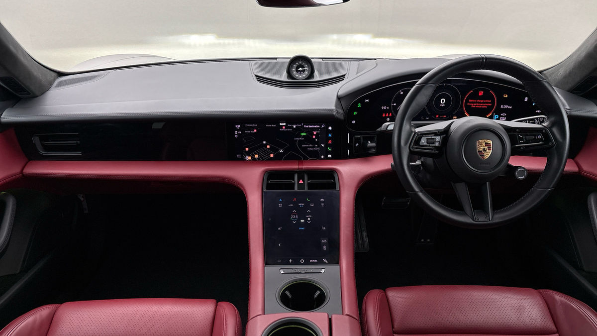 Porsche Taycan Image 12