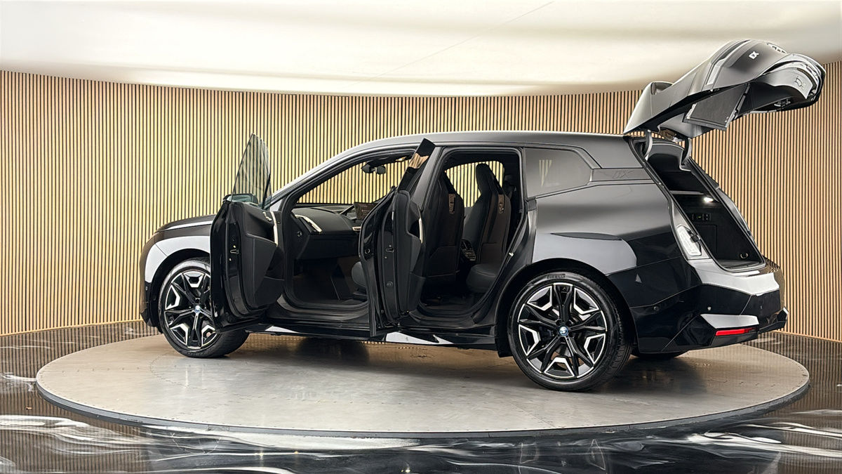 More views of BMW iX