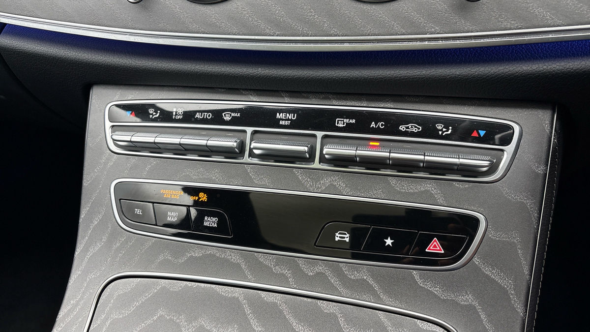 Mercedes-Benz E Class Image 25