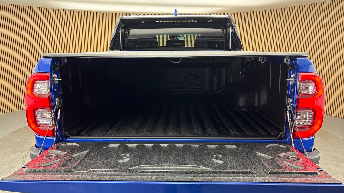 Toyota Hilux Image 11