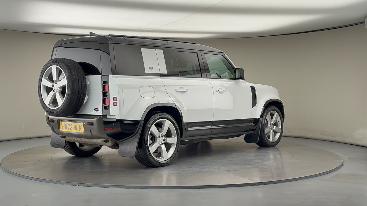 Land Rover Defender 110 Image 21