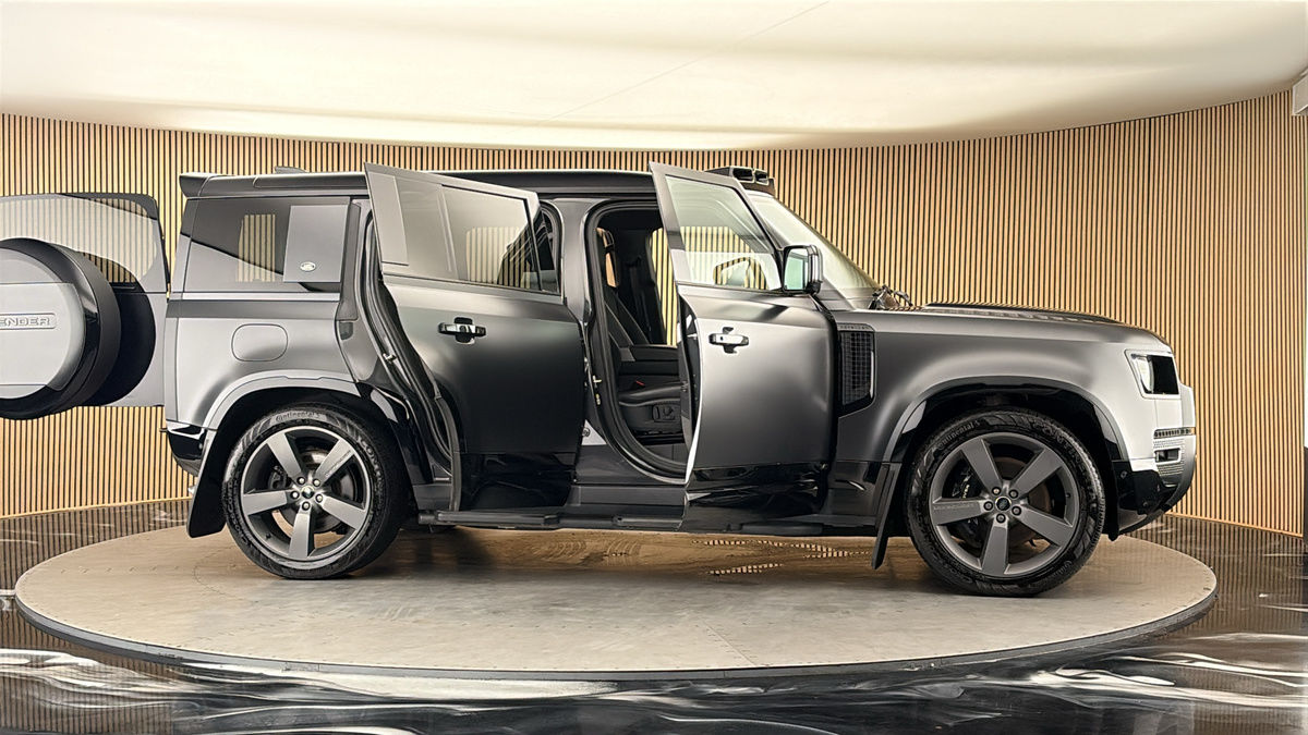 More views of Land Rover Defender 110