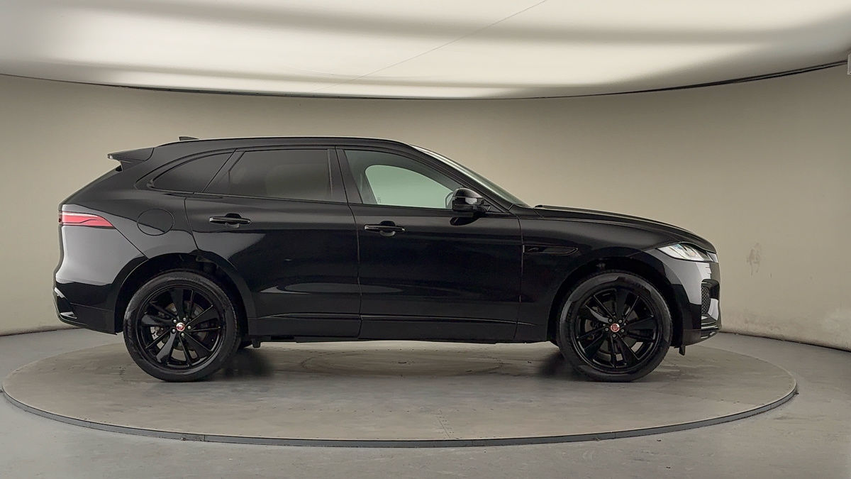 Jaguar F-PACE Image 16