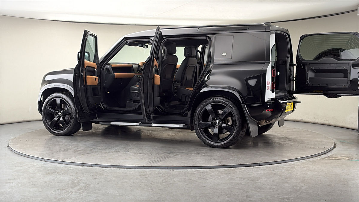 More views of Land Rover Defender 110