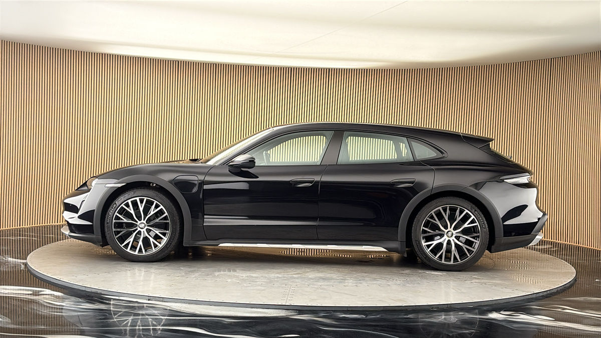 Porsche Taycan Image 15