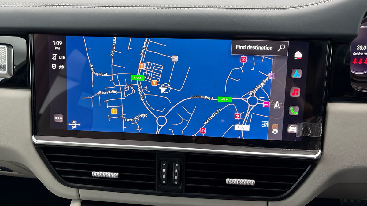 Porsche Cayenne Image 17