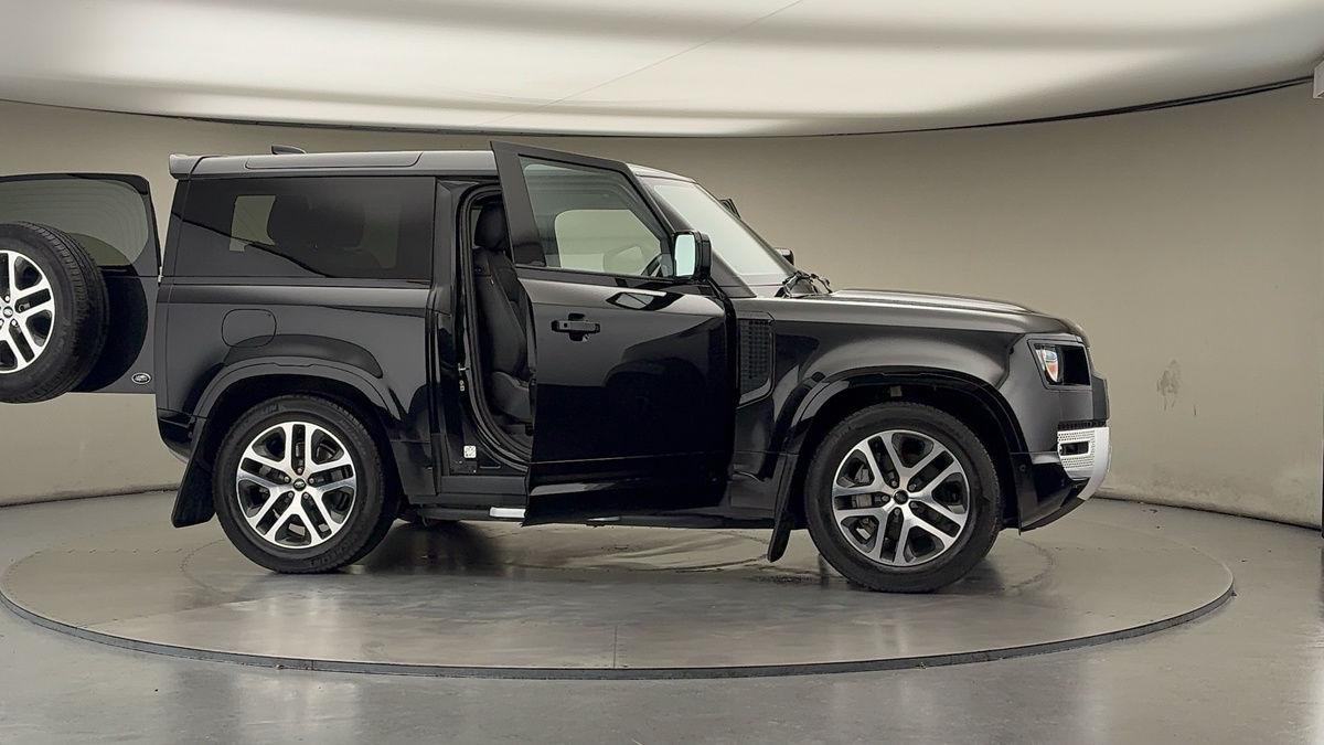 More views of Land Rover Defender 90