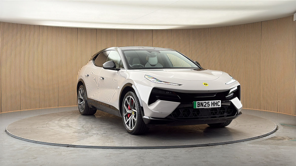 More views of Lotus Eletre