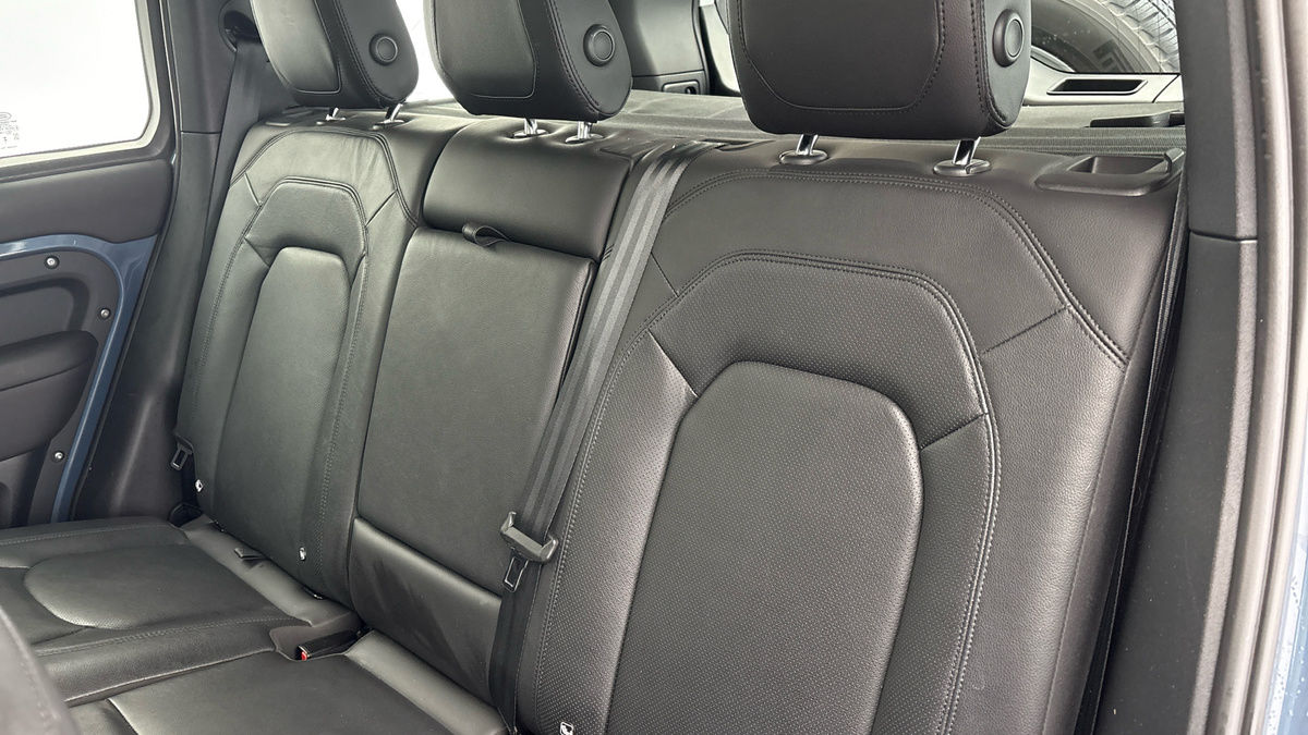 Land Rover Defender 110 Image 8