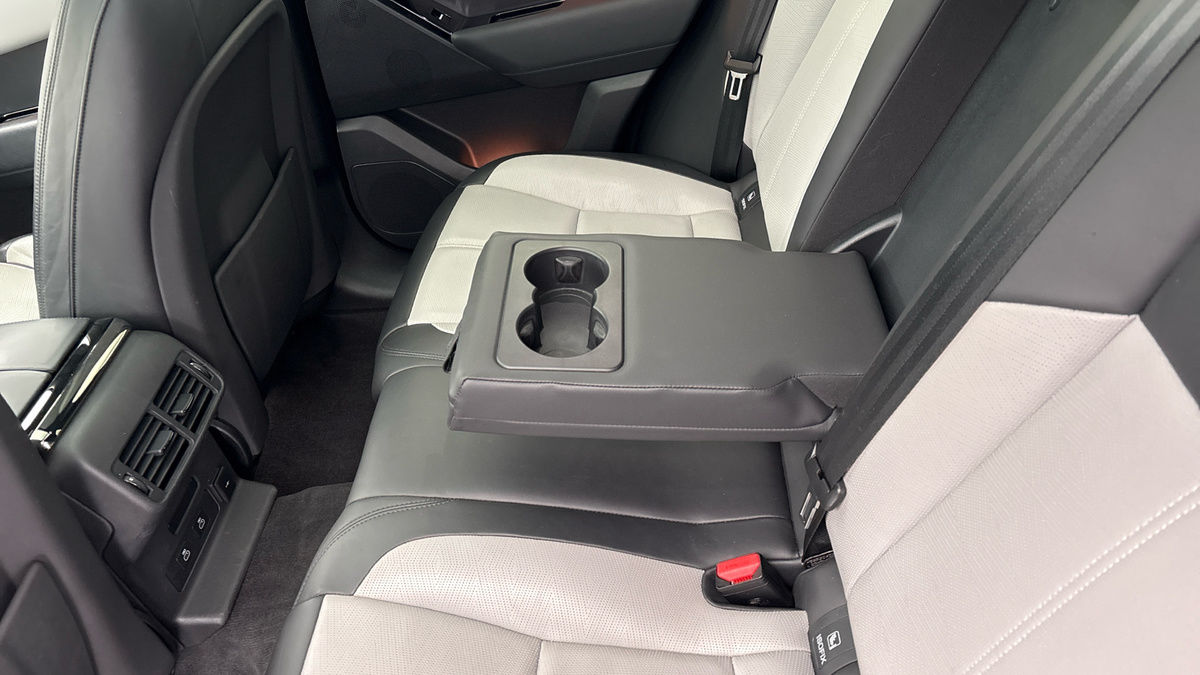 Land Rover Range Rover Velar Image 9