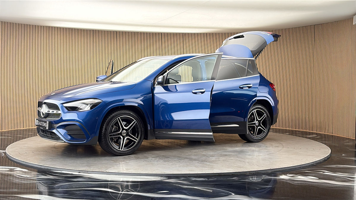 More views of Mercedes-Benz GLA