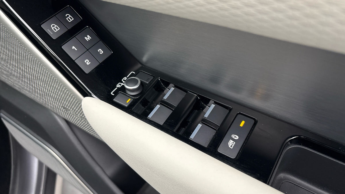 Land Rover Range Rover Velar Image 25