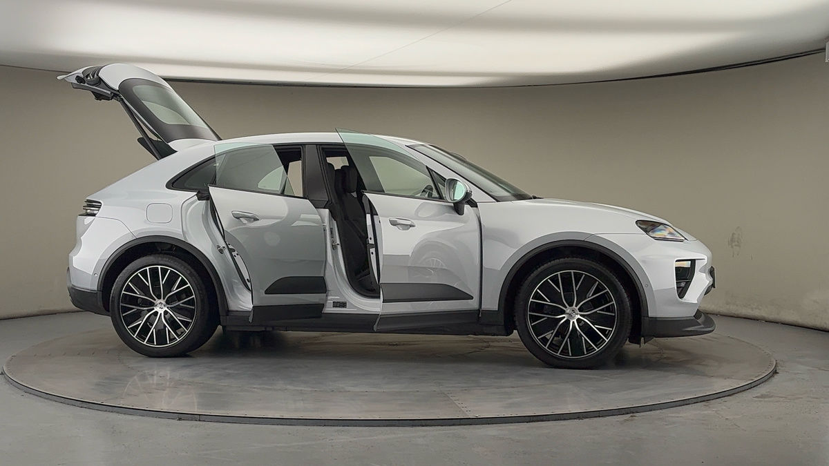 More views of Porsche Macan