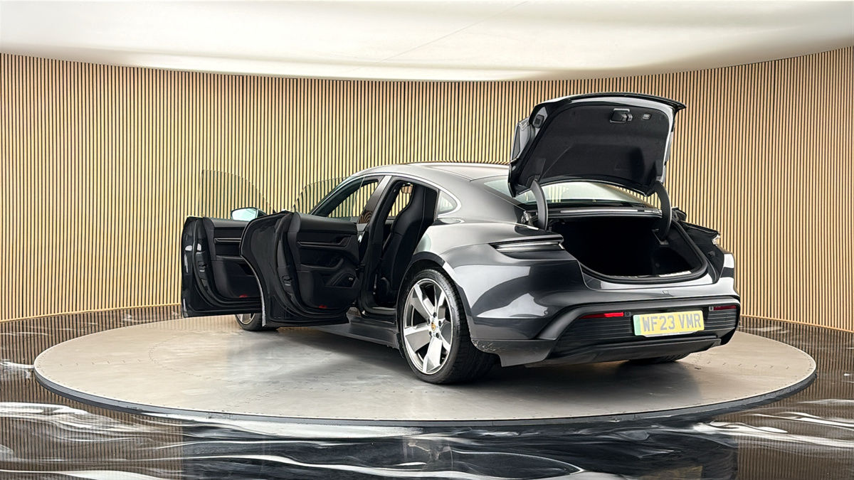 Porsche Taycan Image 23