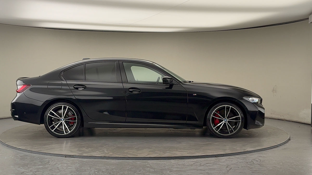 BMW 3 Series Image 16