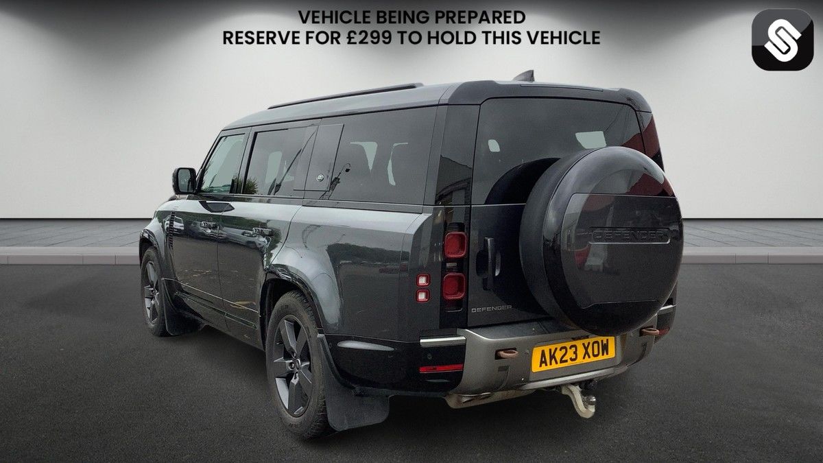 Land Rover Defender 130 Image 3