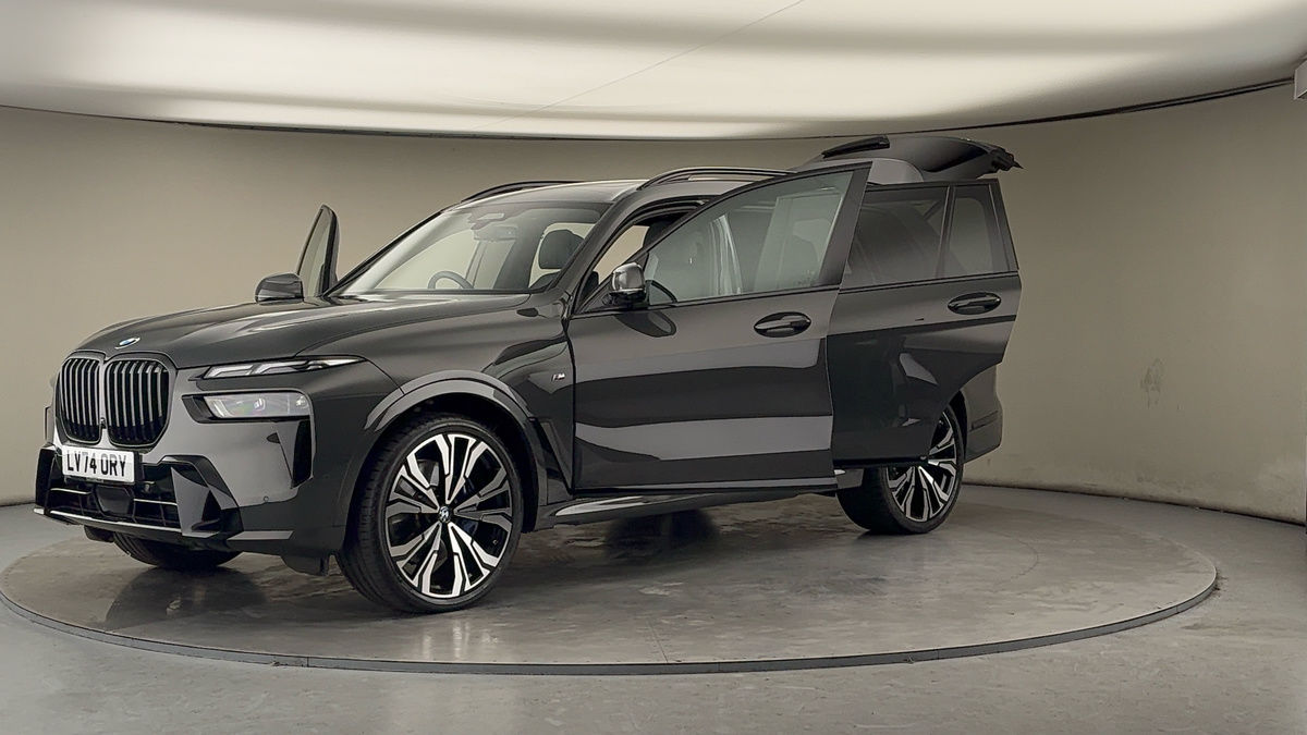 More views of BMW X7