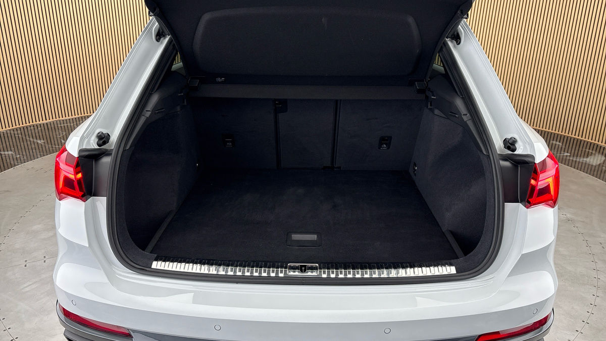 Audi Q3 Image 11
