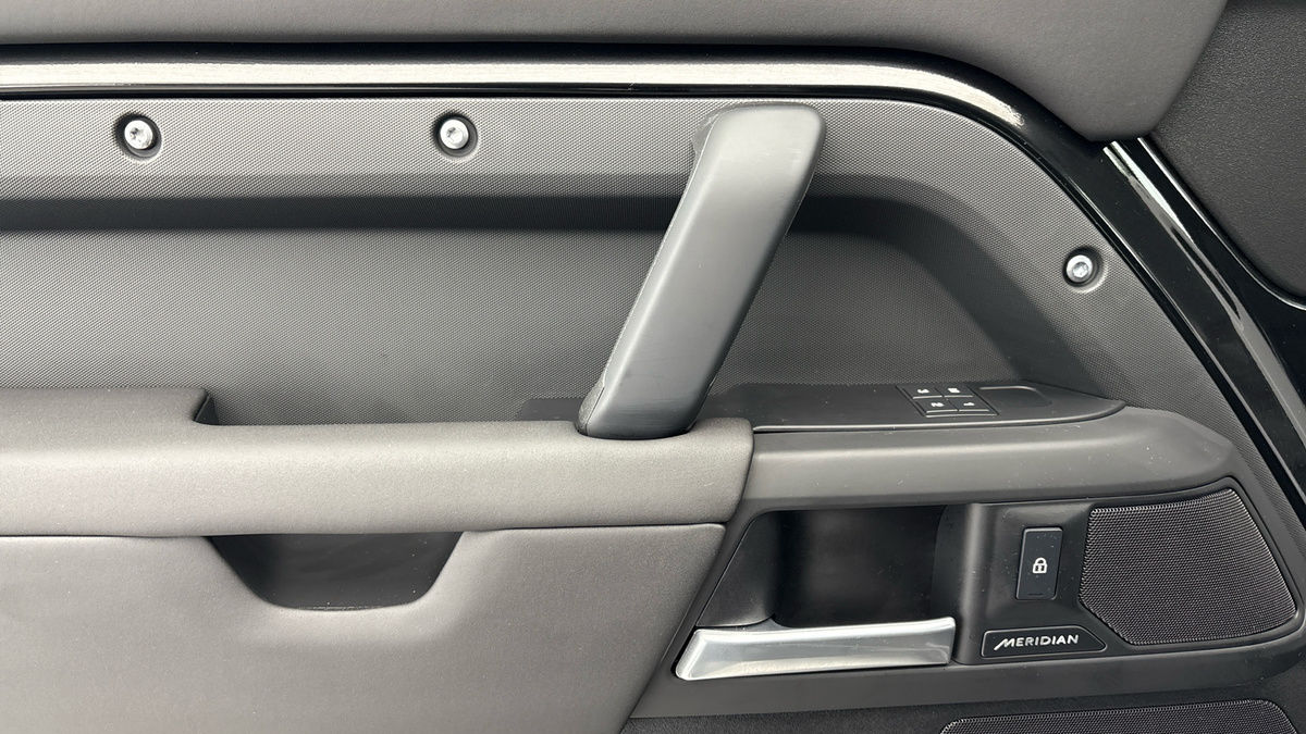 Land Rover Defender 110 Urban Image 19