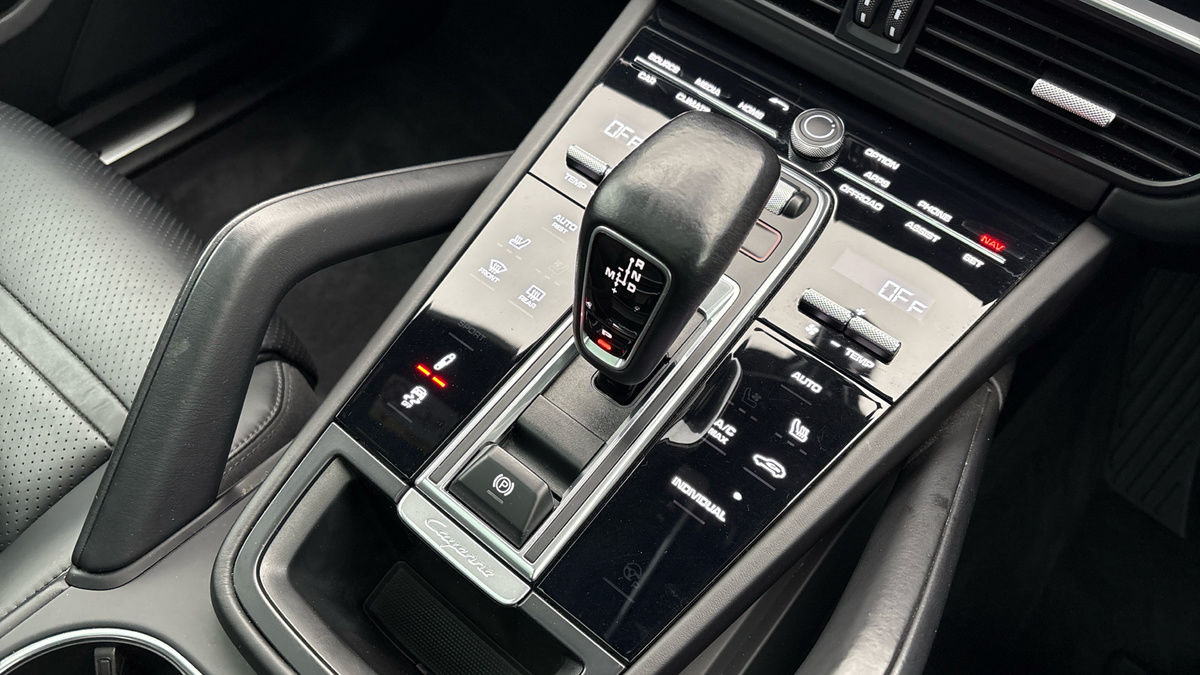 Porsche Cayenne Image 26