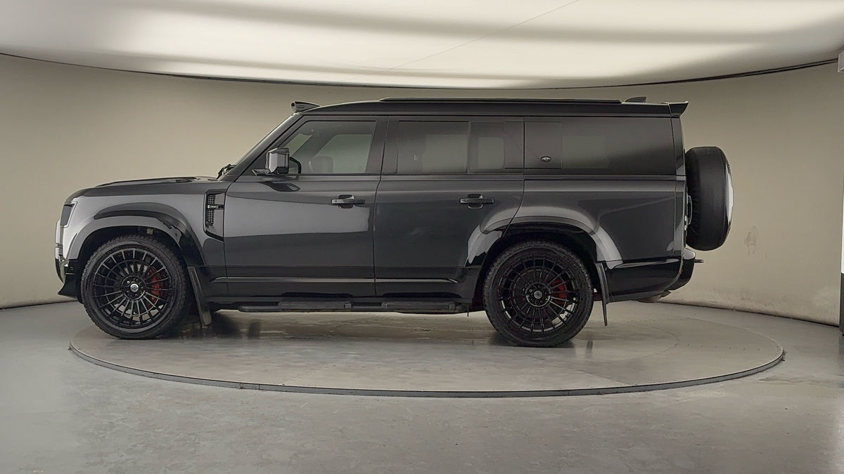 Land Rover Defender 130 Urban Image 15