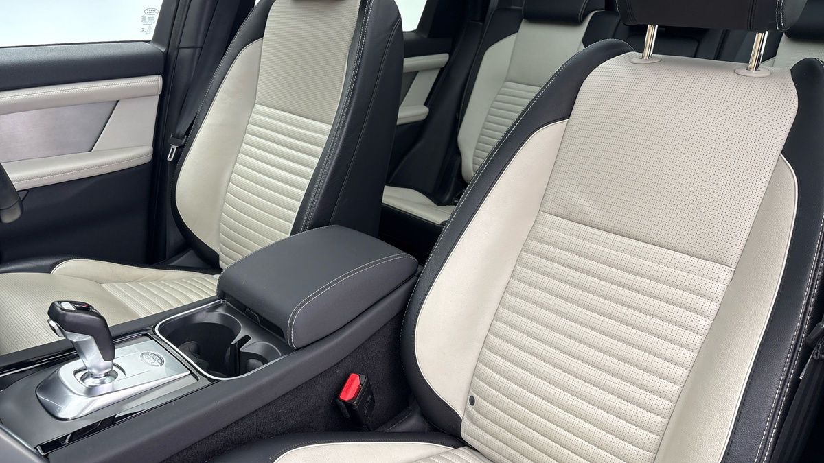 Land Rover Discovery Sport Image 7