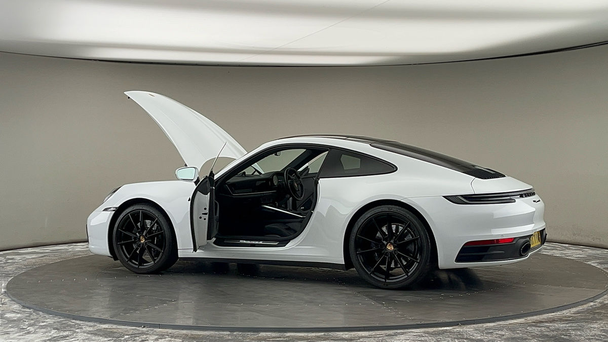 More views of Porsche 911